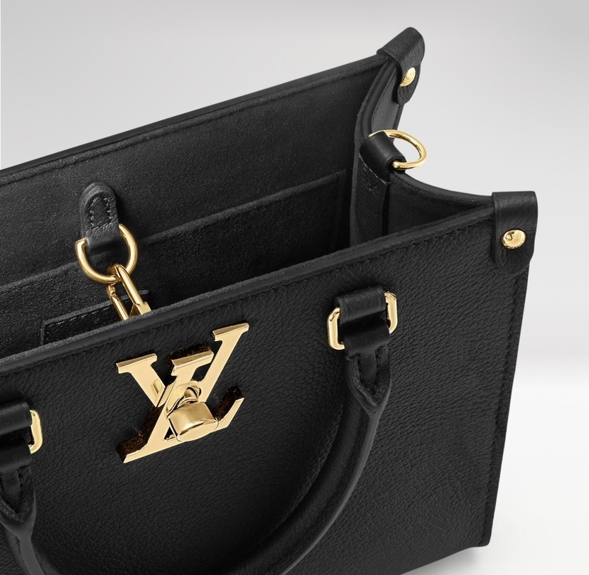 Louis Vuitton Shoulder Bag M22311