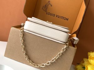 Louis Vuitton Pochette Metis East West Handbag M25682