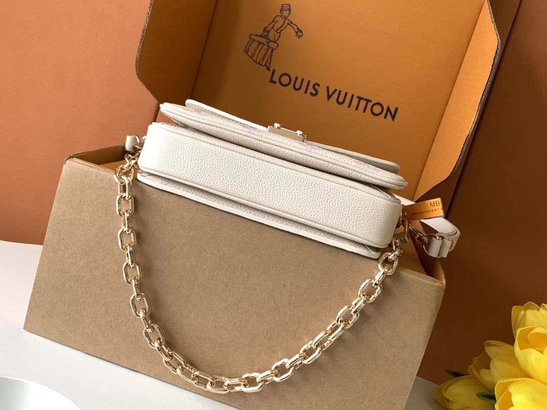 Louis Vuitton Pochette Metis East West Handbag M25682
