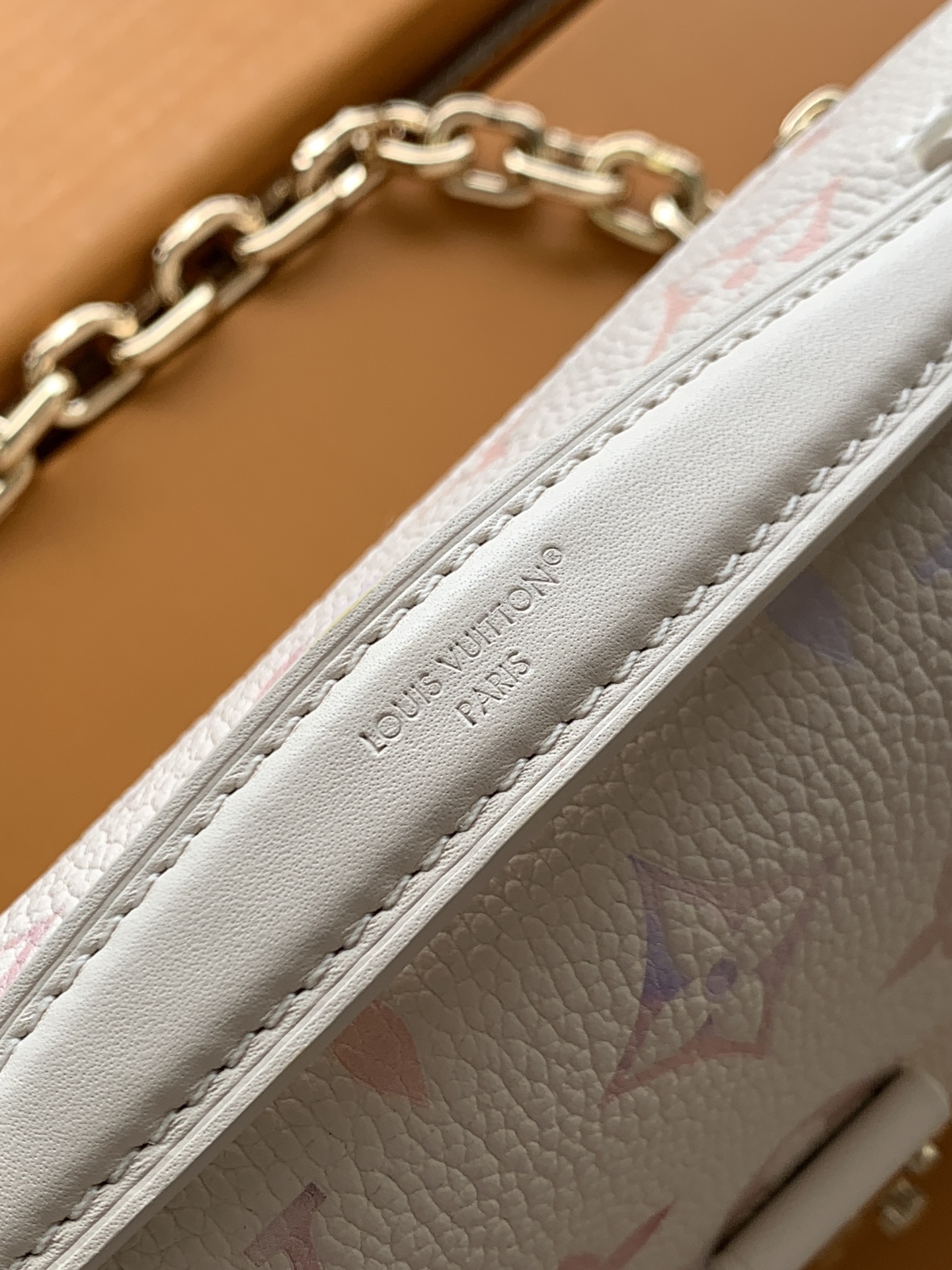 Louis Vuitton Pochette Metis East West Handbag M25682