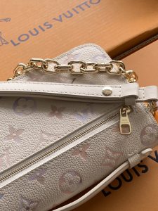 Louis Vuitton Pochette Metis East West Handbag M25682