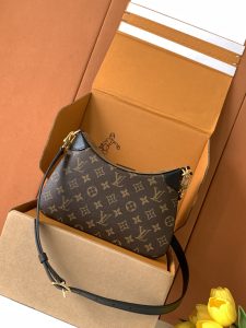 Louis Vuitton Handbag M46659