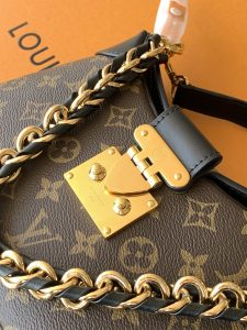 Louis Vuitton Handbag M46659