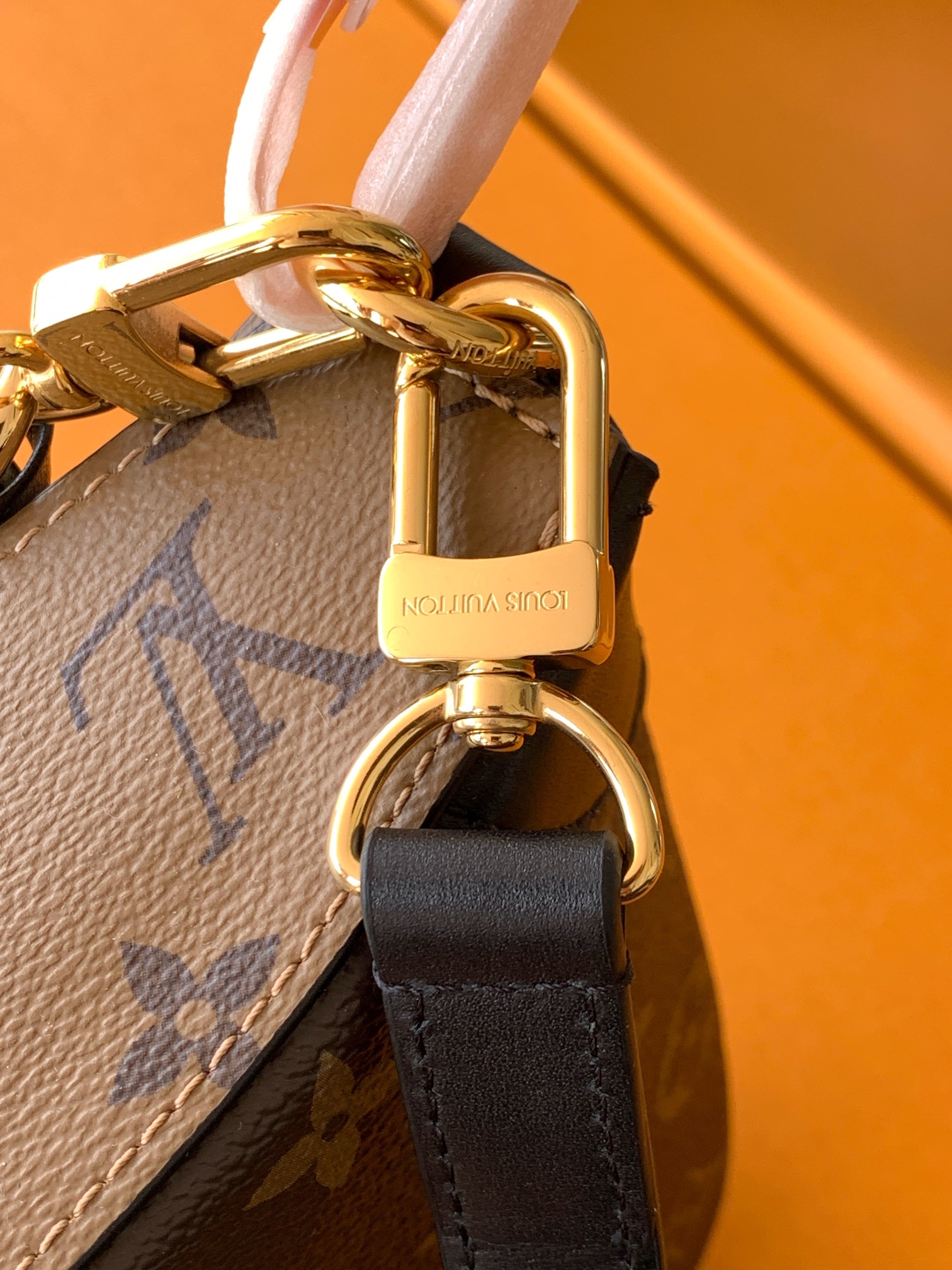 Louis Vuitton Handbag M46659