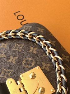 Louis Vuitton Handbag M46659