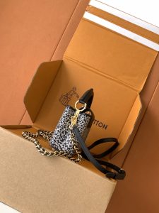 Louis Vuitton Handbag M83087