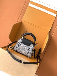 Louis Vuitton Handbag M83087