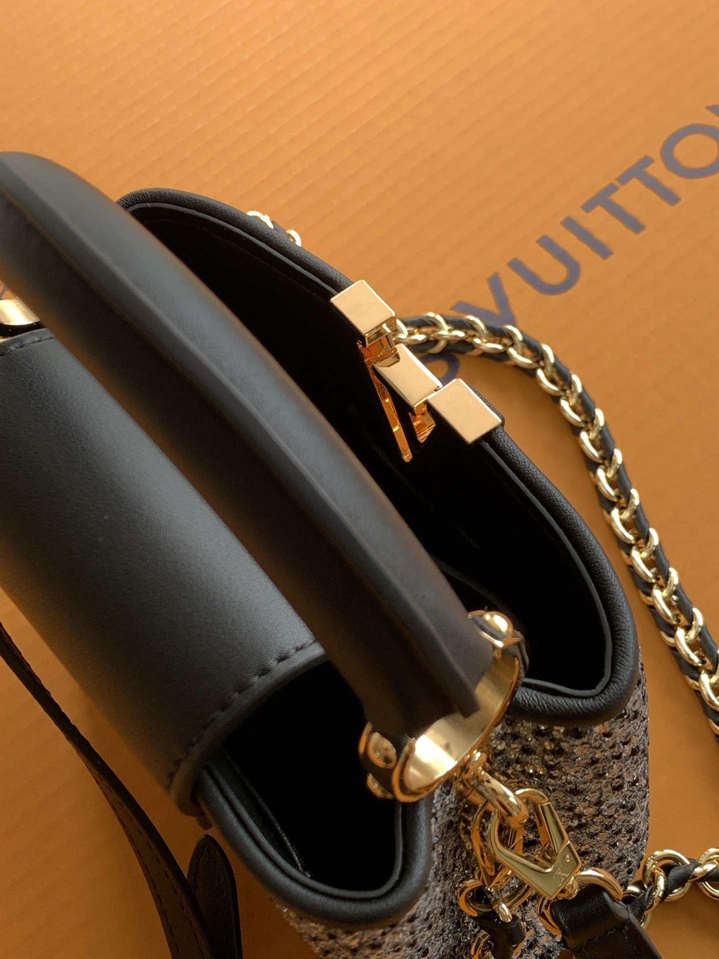 Louis Vuitton Handbag M83087