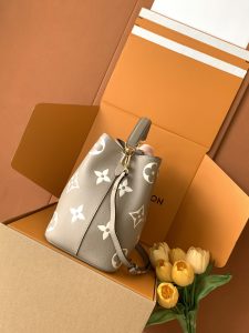 Louis Vuitton Bucket Bag M45555