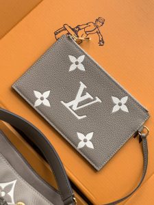 Louis Vuitton Bucket Bag M45555