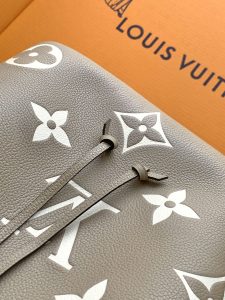 Louis Vuitton Bucket Bag M45555