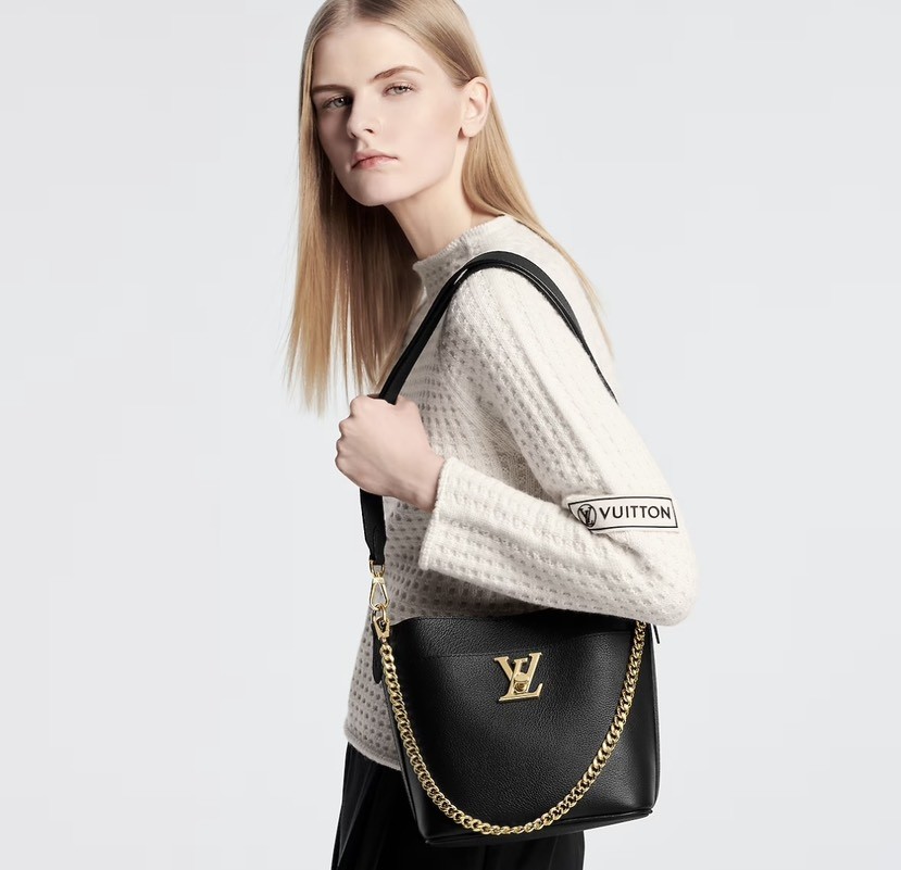 Louis Vuitton Bucket Bag M24006