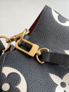 Louis Vuitton Handbag M45497 in Black