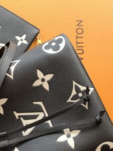 Louis Vuitton Handbag M45497 in Black