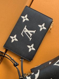 Louis Vuitton Handbag M45497 in Black