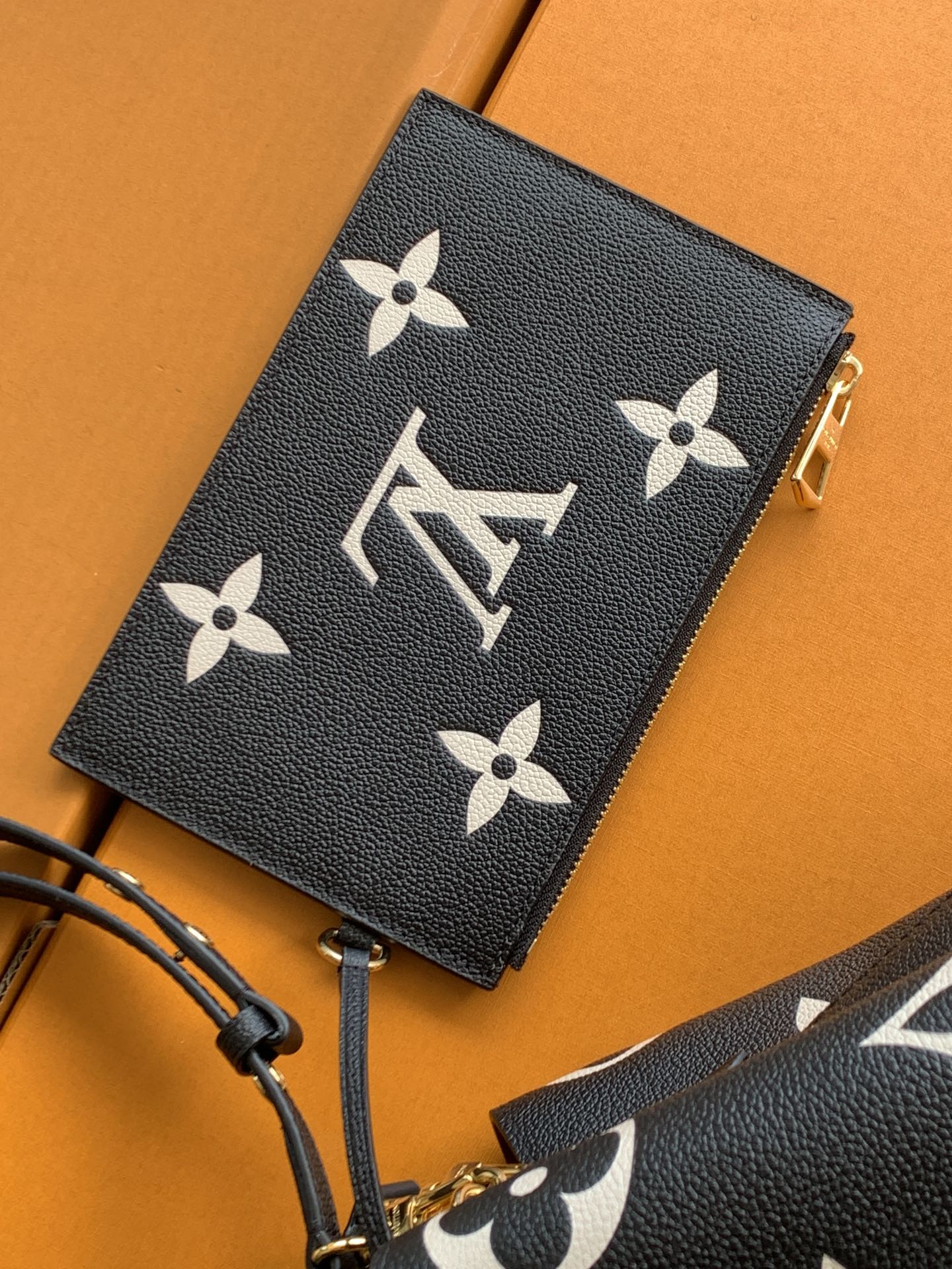Louis Vuitton Handbag M45497 in Black