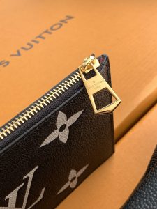 Louis Vuitton Handbag M45497 in Black