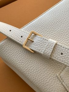 Louis Vuitton Handbag M12938 in Black