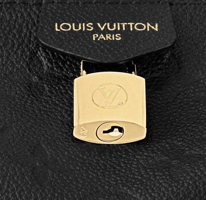 Louis Vuitton Handbag M46610