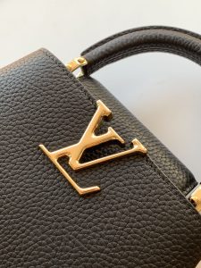 Louis Vuitton Handbag M12938 in Black