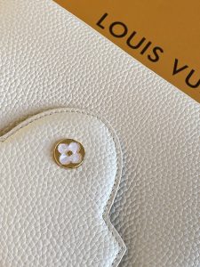 Louis Vuitton Handbag M25404