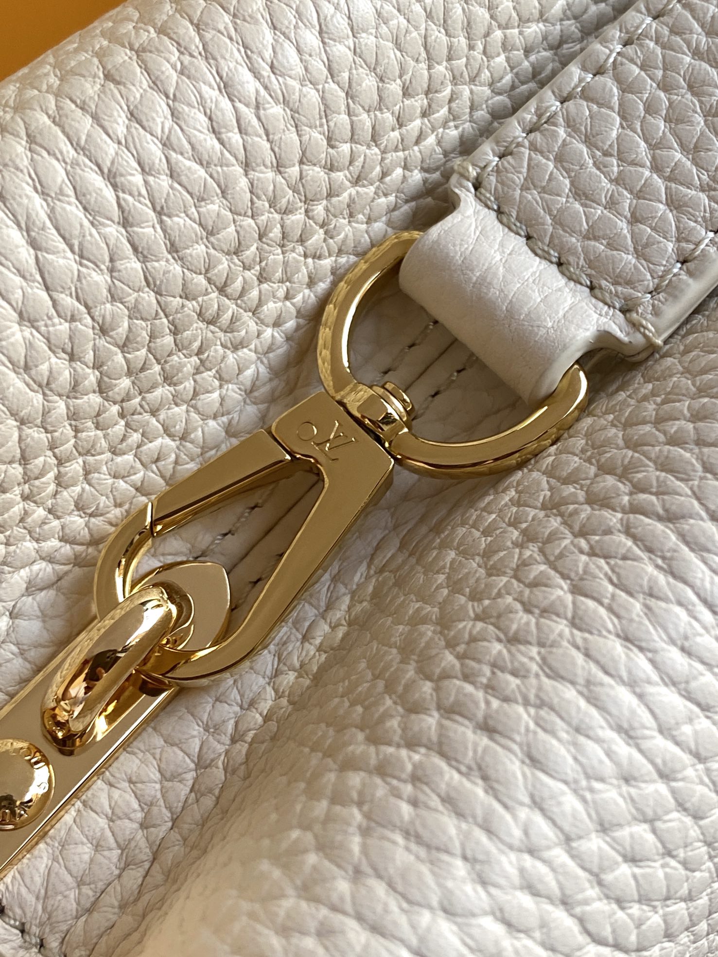 Louis Vuitton Handbag M25404