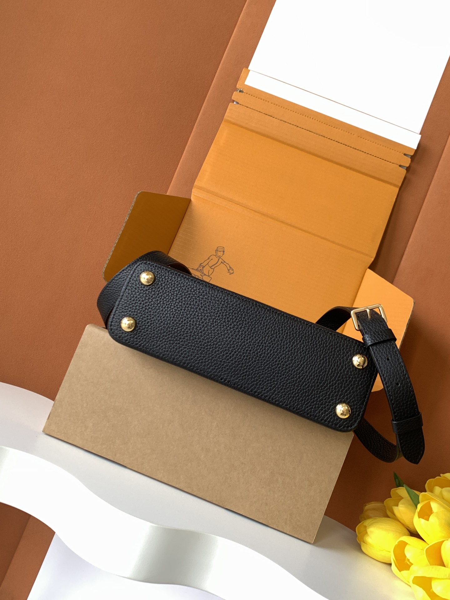 Louis Vuitton Handbag M25404 in Black