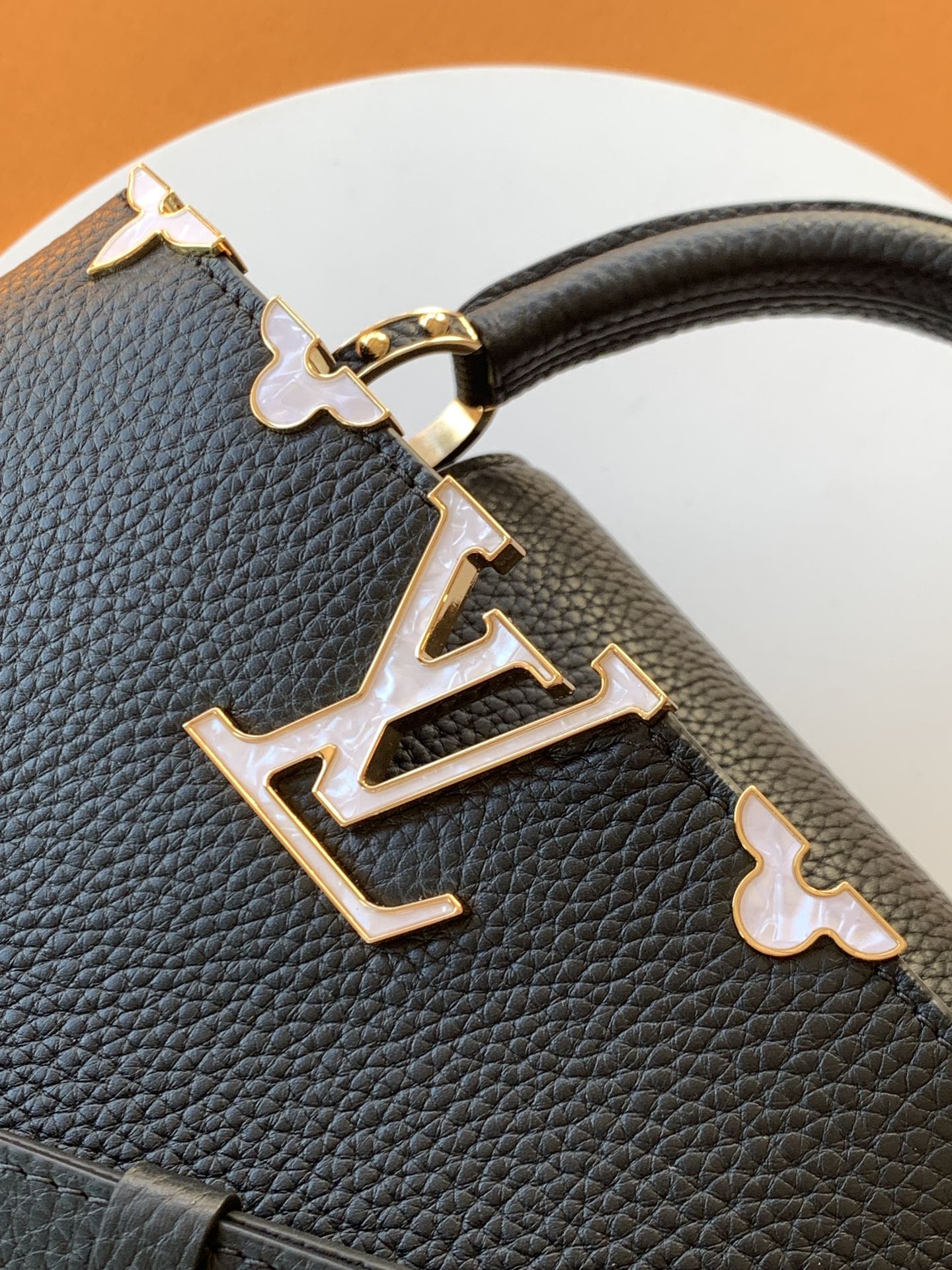 Louis Vuitton Handbag M25404 in Black