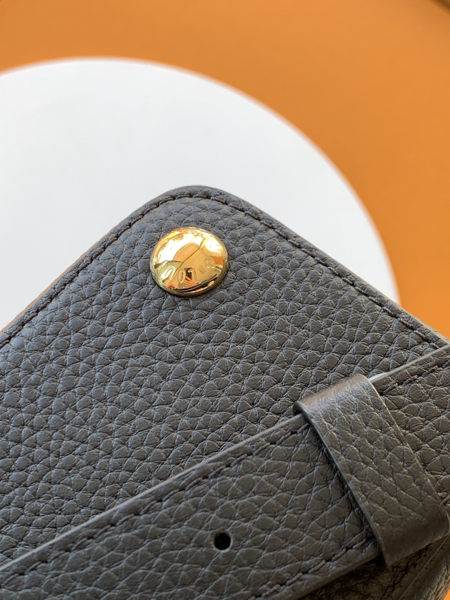 Louis Vuitton Handbag M25404 in Black