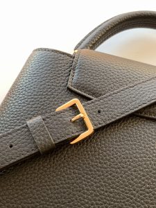 Louis Vuitton Handbag M25404 in Black
