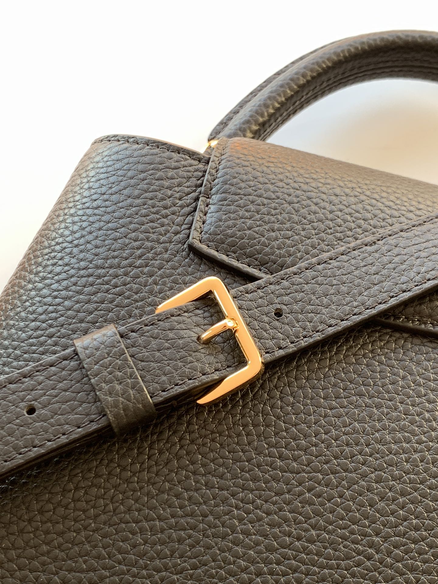 Louis Vuitton Handbag M25404 in Black