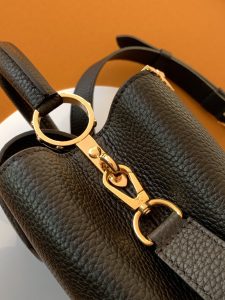 Louis Vuitton Handbag M25404 in Black