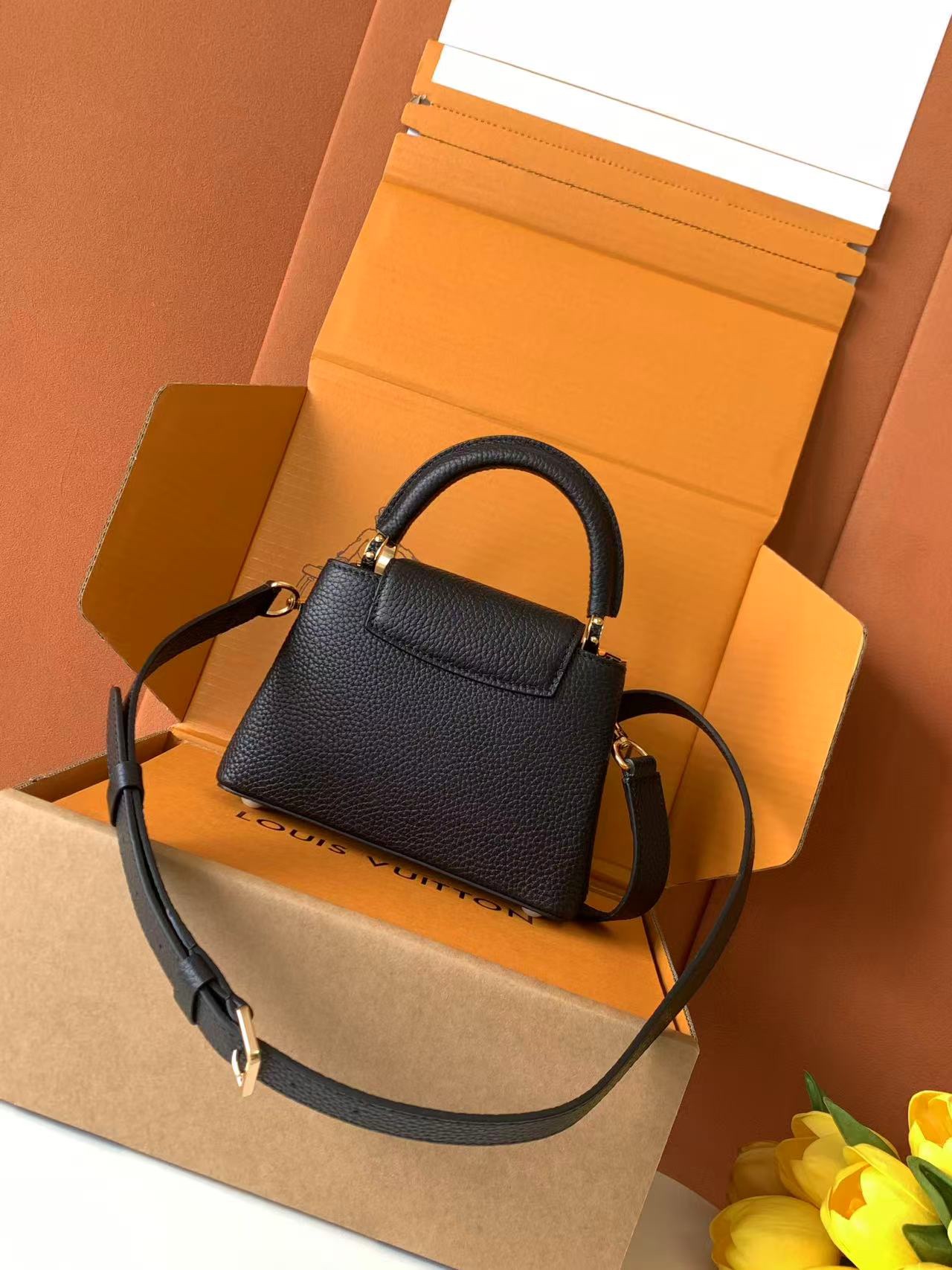 Louis Vuitton Handbag M11341 in Black