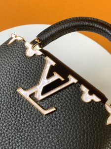 Louis Vuitton Handbag M11341 in Black