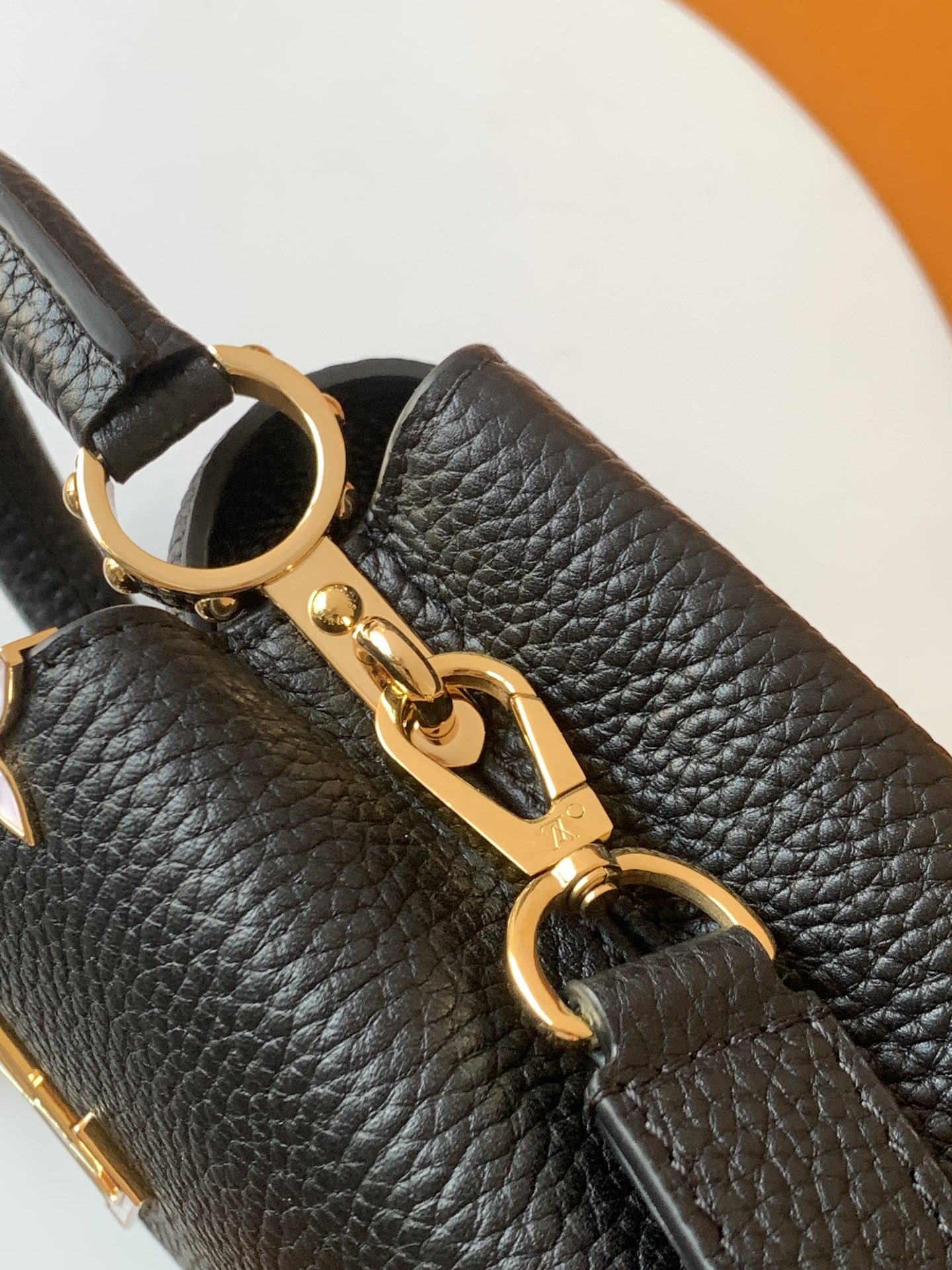 Louis Vuitton Handbag M11341 in Black