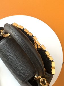Louis Vuitton Handbag M11341 in Black