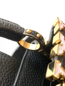 Louis Vuitton Handbag M11341 in Black