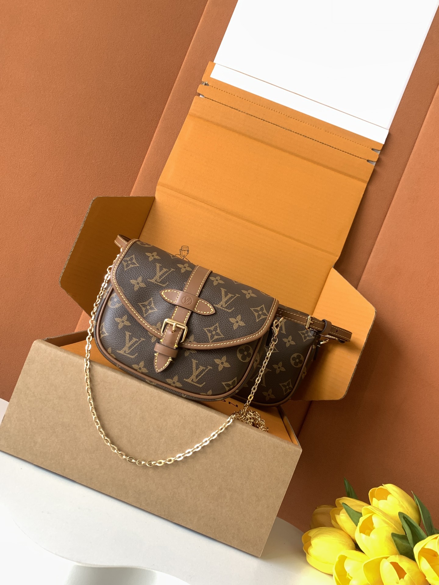Louis Vuitton Handbag M26592