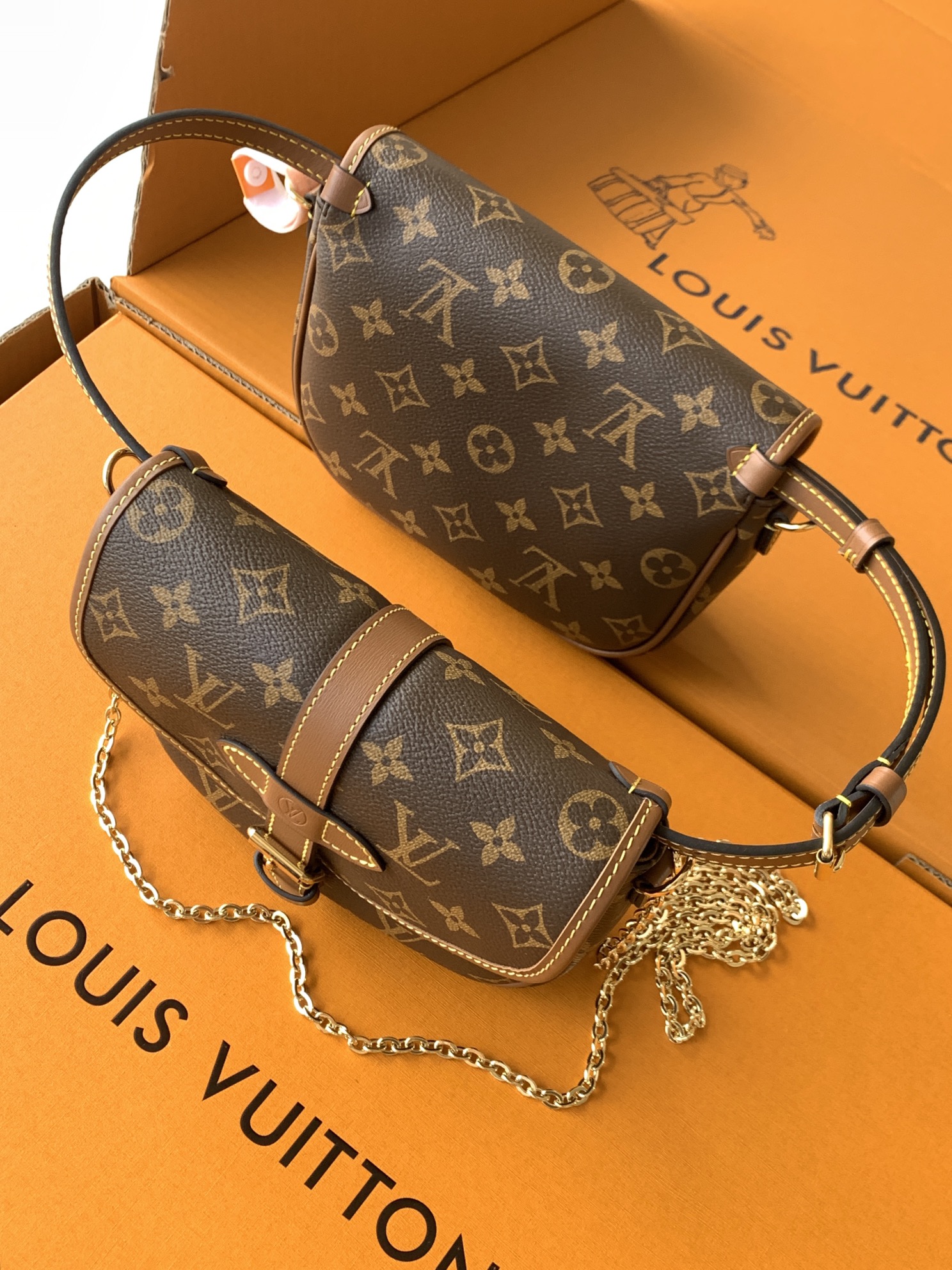 Louis Vuitton Handbag M26592
