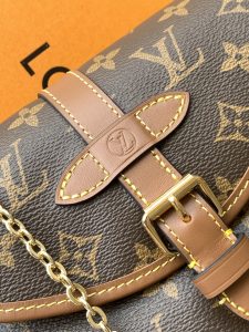 Louis Vuitton Handbag M26592