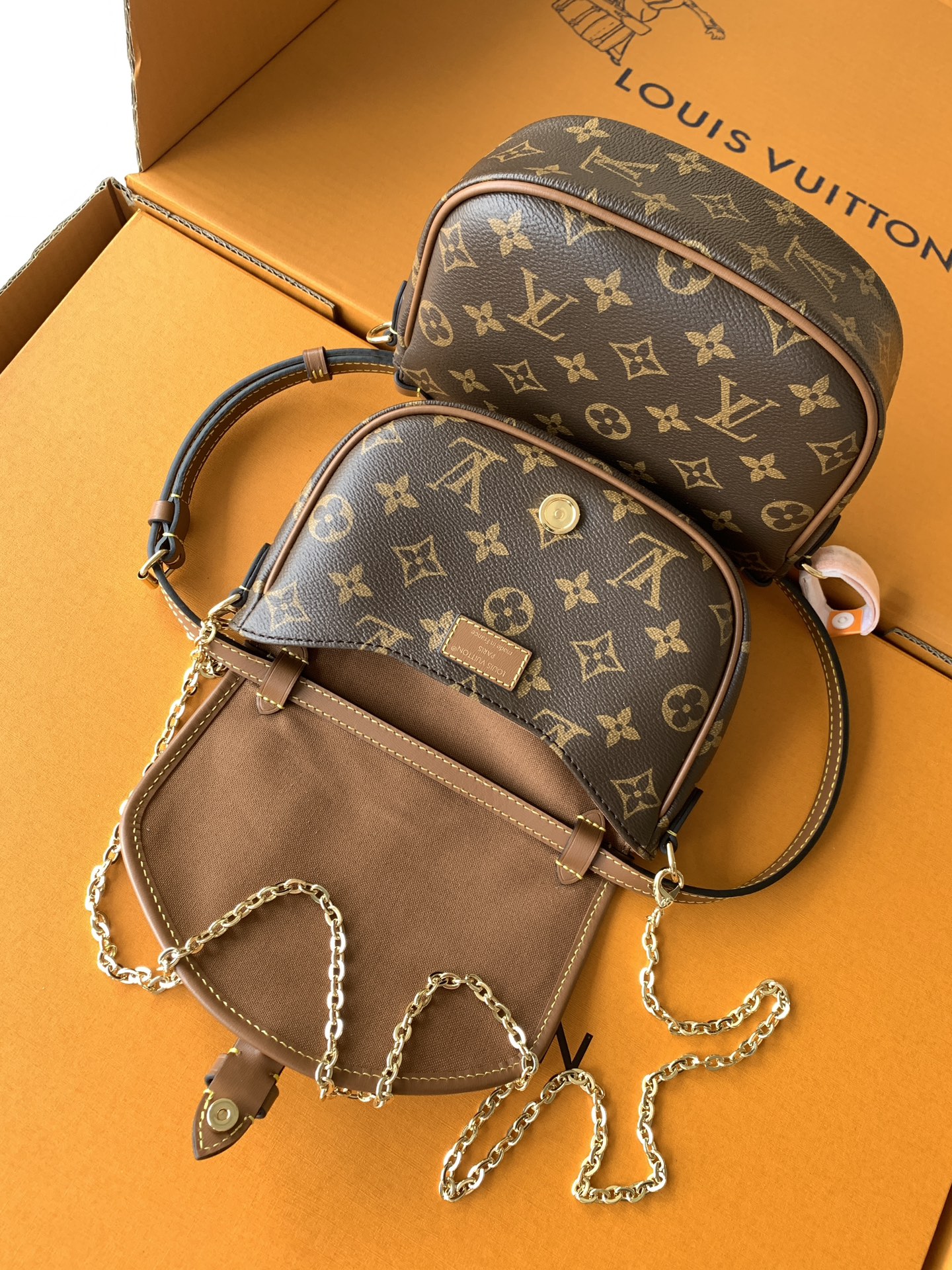 Louis Vuitton Handbag M26592