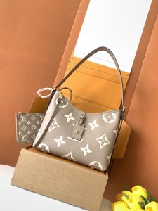 Louis Vuitton Handbag M47180