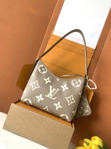 Louis Vuitton Handbag M47180