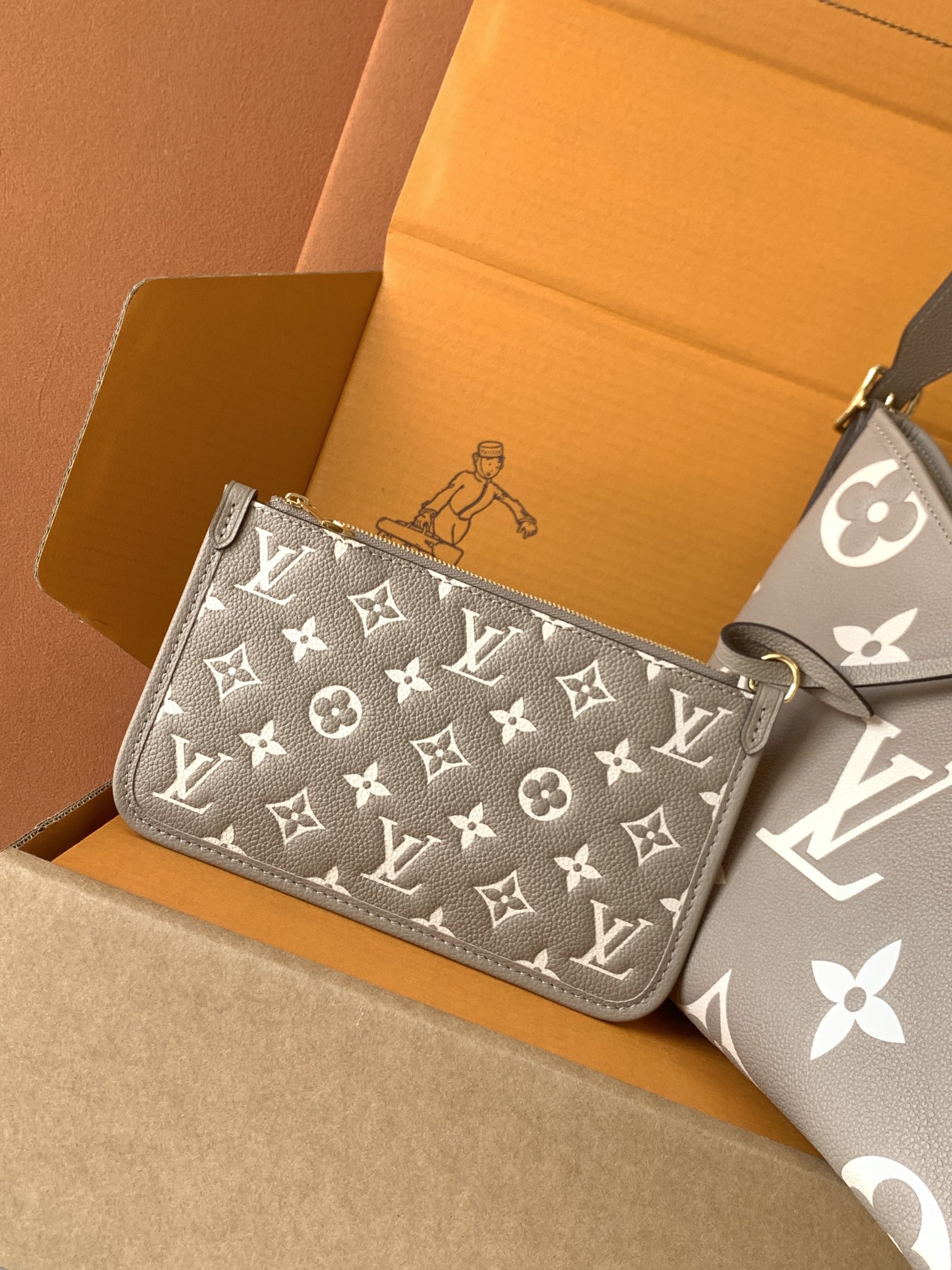 Louis Vuitton Handbag M47180
