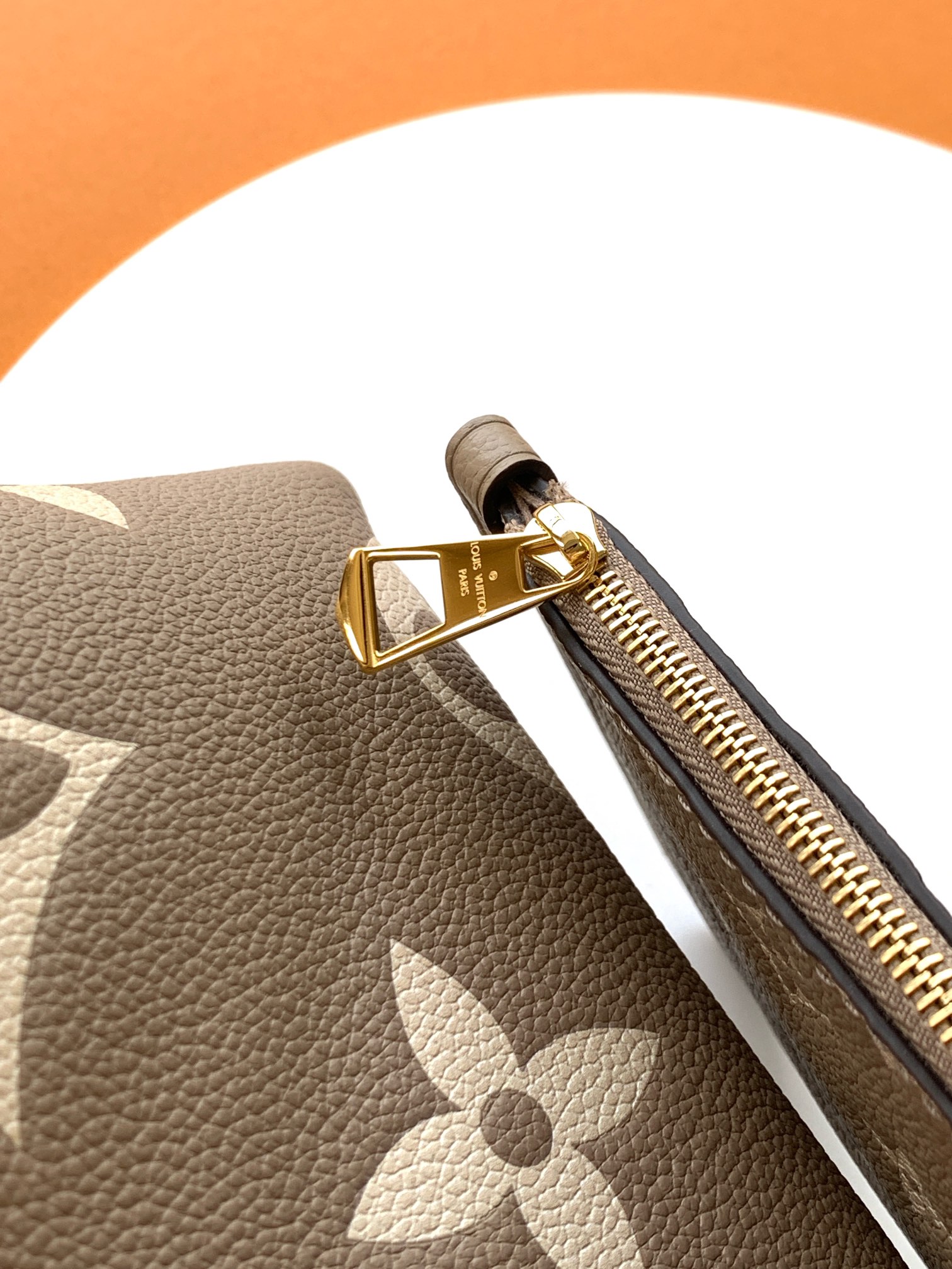 Louis Vuitton Handbag M47180