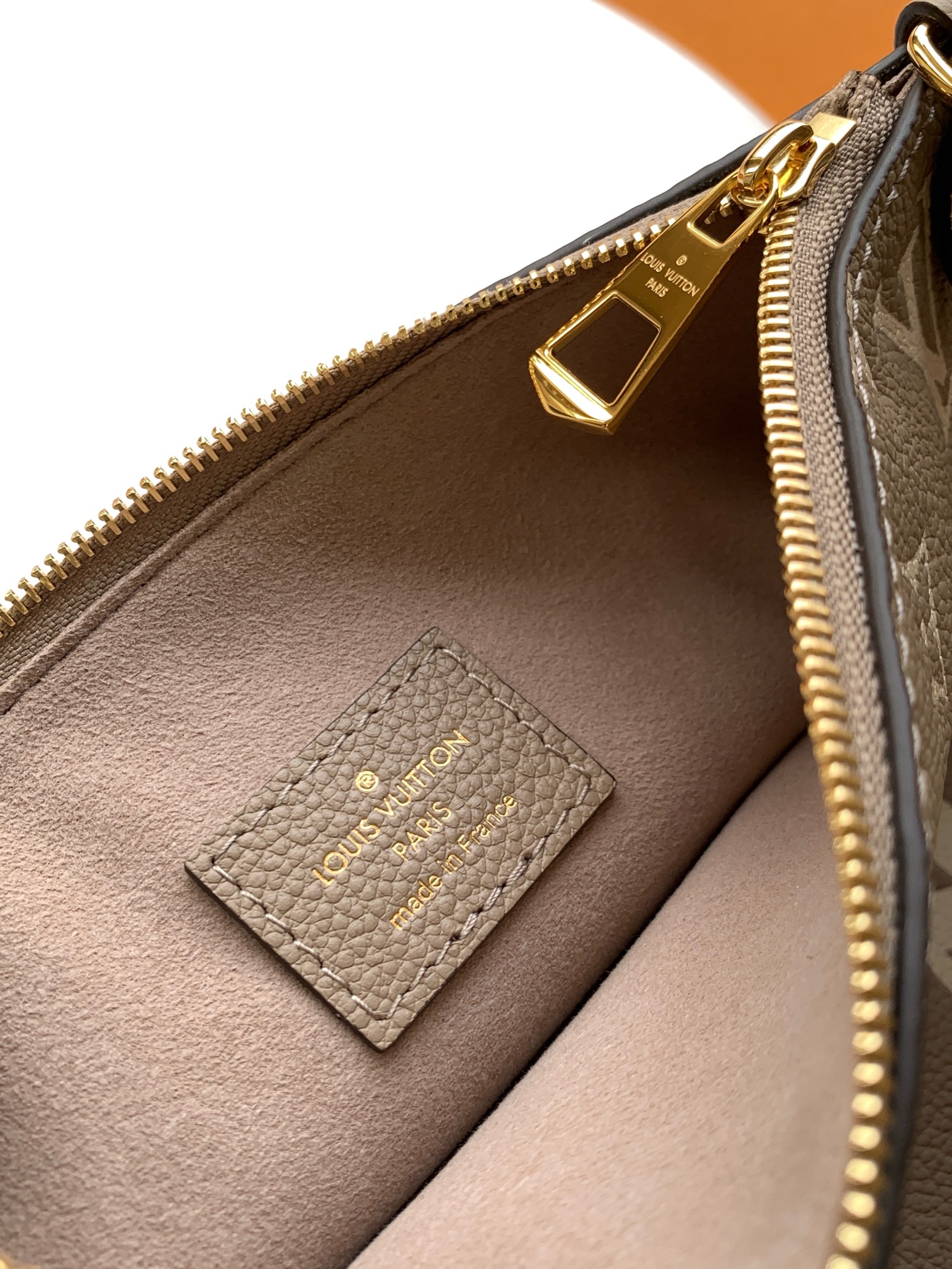 Louis Vuitton Handbag M47180