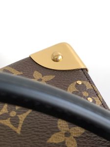 Louis Vuitton Handbag M26181