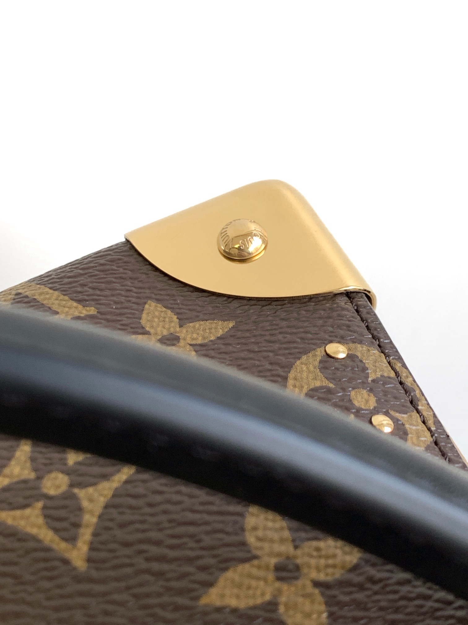 Louis Vuitton Handbag M26181