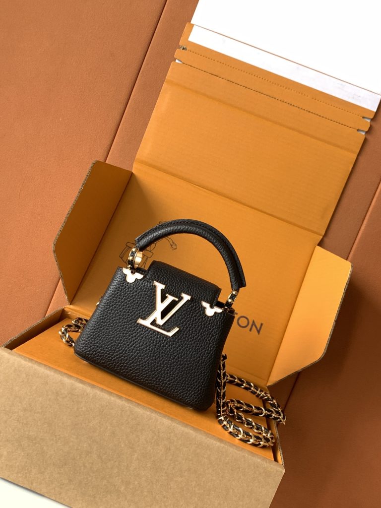 Louis Vuitton Handbag M10166 in Black
