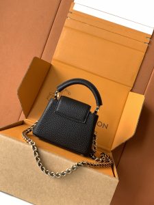 Louis Vuitton Handbag M10166 in Black